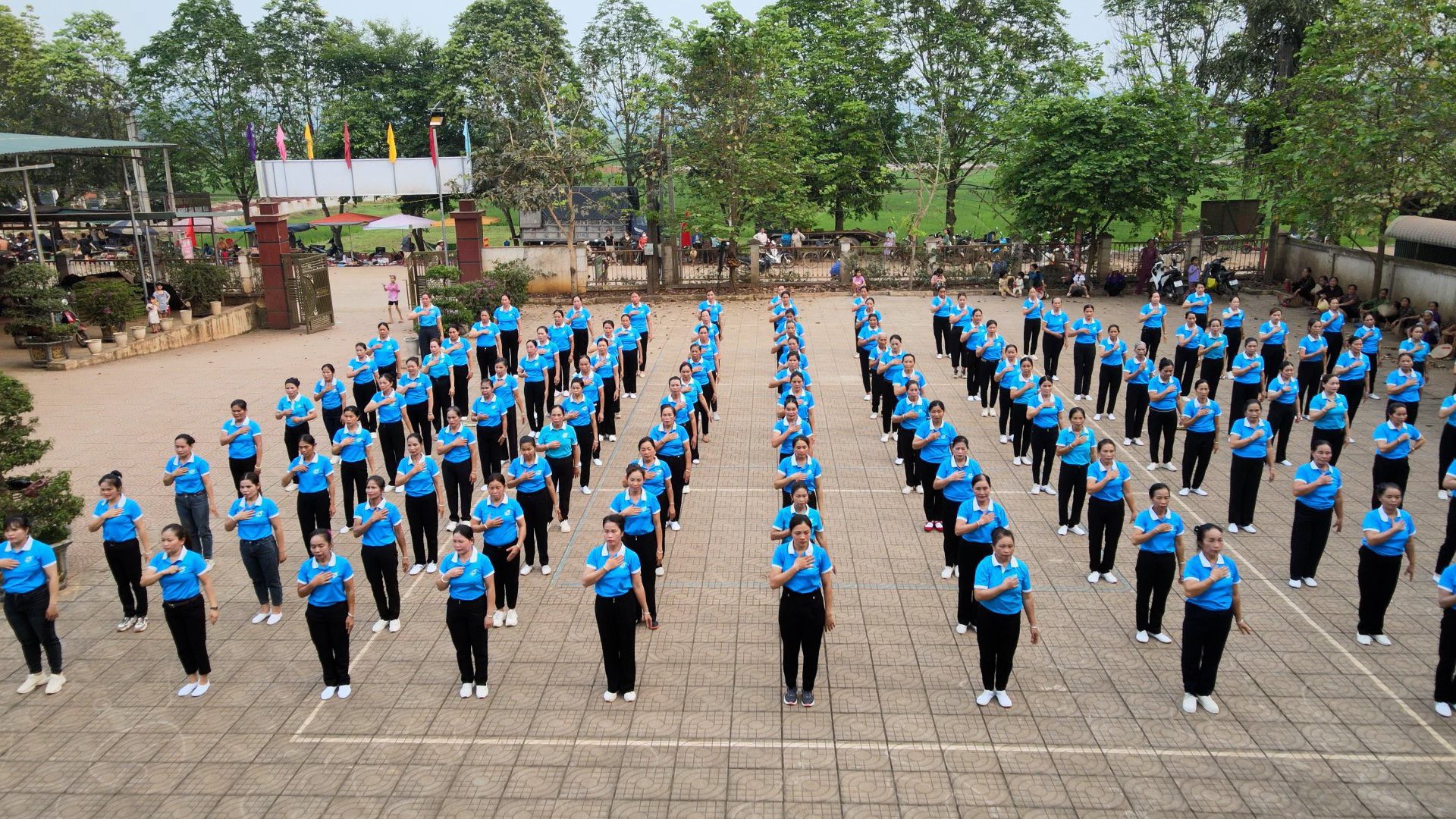 Dan vu lac sơn